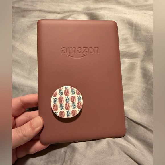 Kindle Paperwhite 10th Generation Plum - Picture 3 of 8